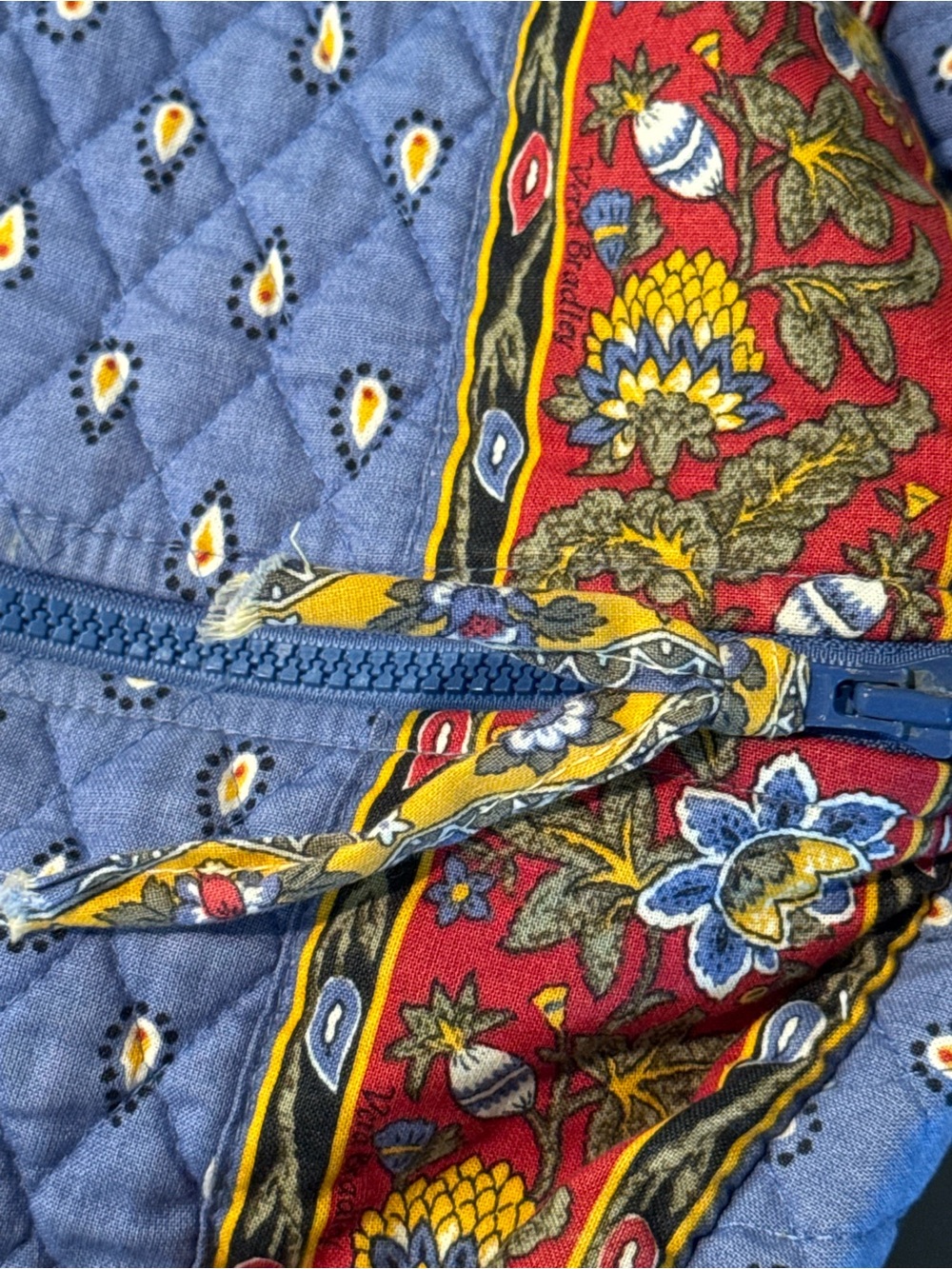 Vera Bradley Vintage / Discontinued French Blue Quilted Extra Large Duffle Bag - Picture 4 of 13